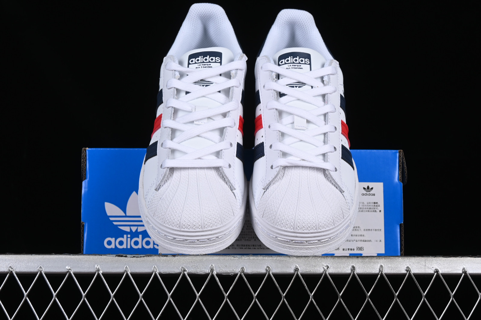 Adidas superstar blanc bleu 2025 rouge